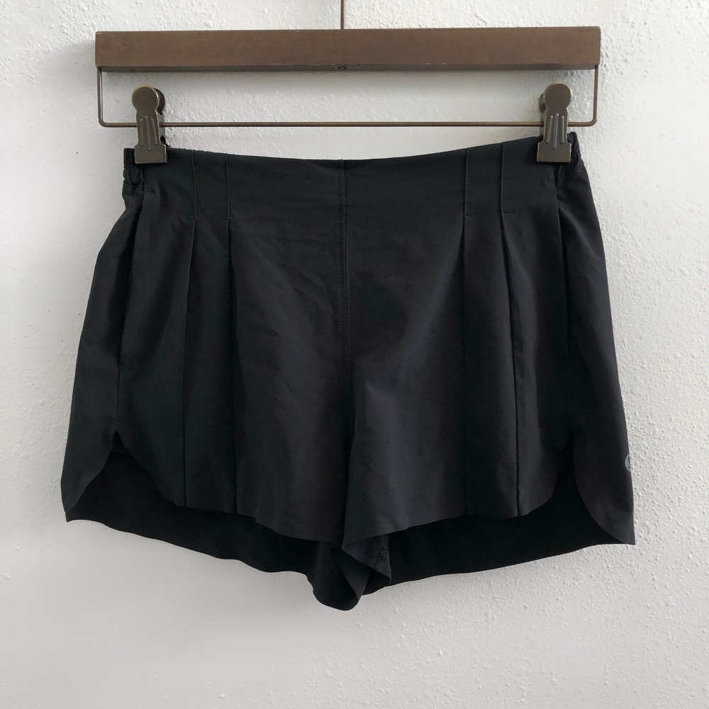 LULULEMON Black Pleated Athletic Shorts Size‎ 4